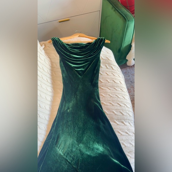 Reformation Elvie Velvet Dress In Forest, brand new, never worn, no flaws. - Picture 12 of 16